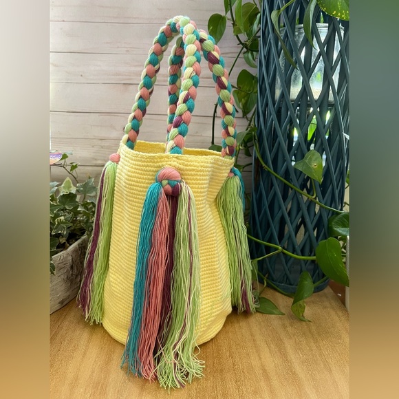 Cute Kawaii-Inspired Top Handle Wayuu Bag - Pastel Yellow handwoven Tote Bag - Picture 3 of 6